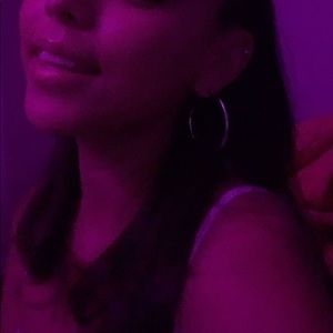 Meet your Posher, Gabriela